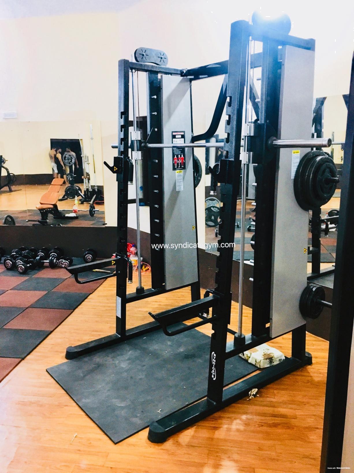 SMITH MACHINE WITH SQUAT RACK manufacturer in india